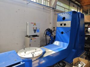 MT1-3000 S2D positioner with control cabinet and Yaskawa Motoman robot — front view