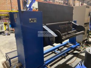 Close-up of 3-axis positioner with 250kg payload capacity and tip/tailstock assembly